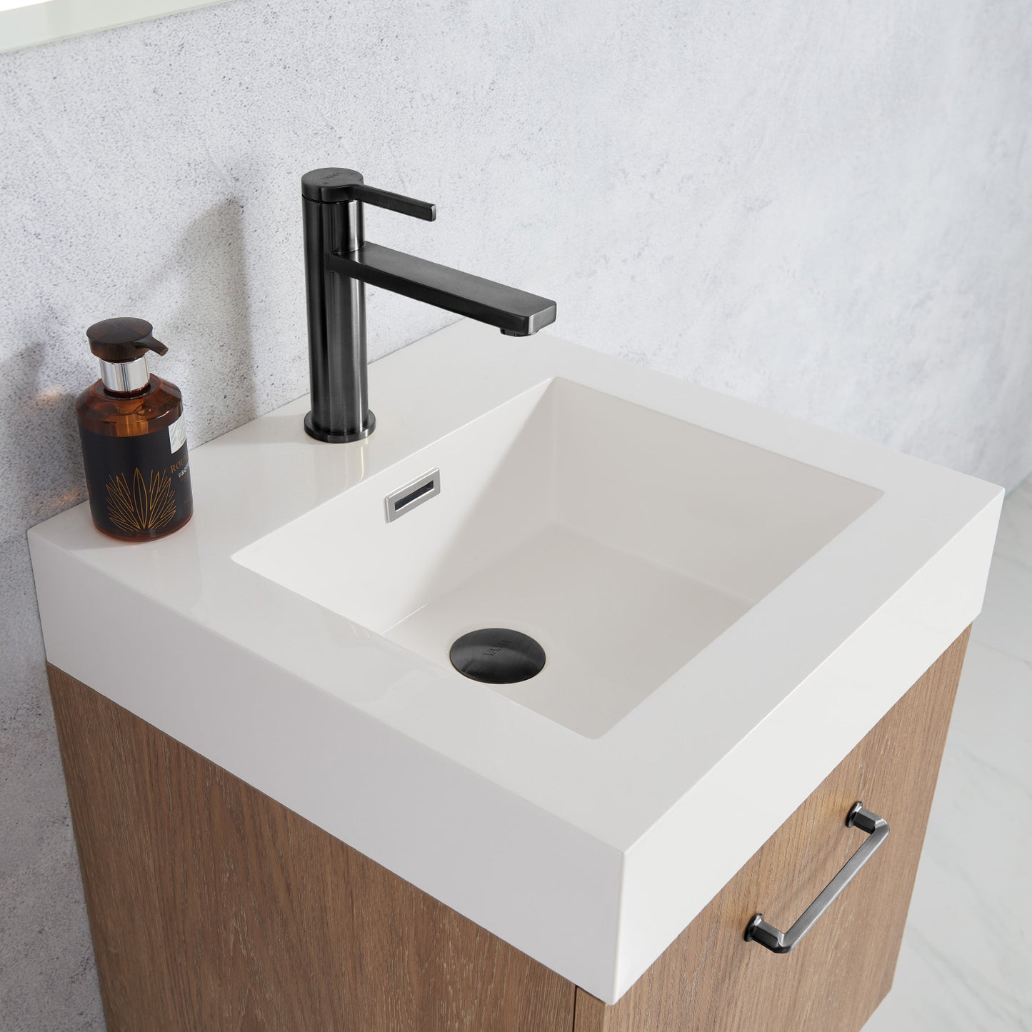 Alistair 18B" Single Sink Bath Vanity in North American Oak with White Grain Stone Countertop and Mirror